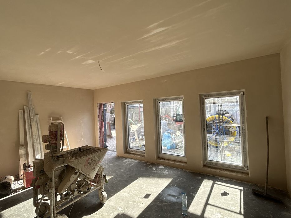 Tynki Maszynowe ( gipsowe, cementowo wapienne, )