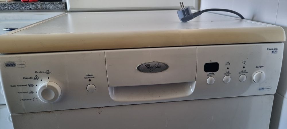 Máquina de lavar louça WHIRLPOOL