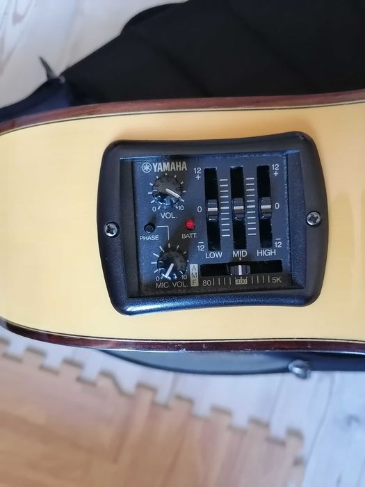 Yamaha CGX-171 SCF (nylon, amplificada, cutaway) + MONO M80-SAD-BLK