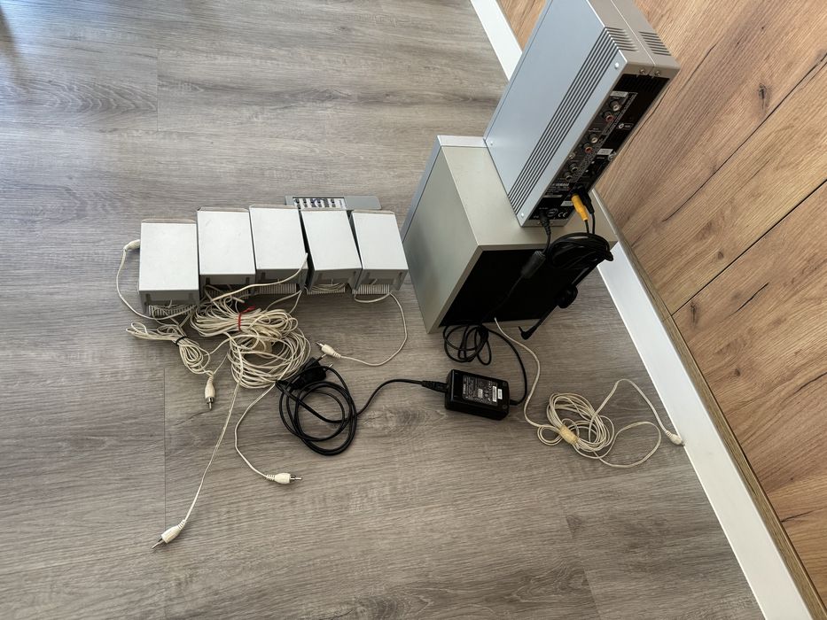 Amplificador de som e colunas