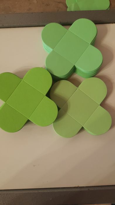 Conjuntos de 50 bases/ caixinhas para brigadeiros  e outros docinhos