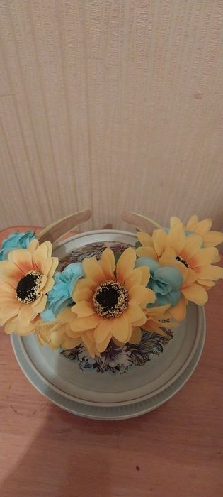 Обруч з квітів ручної роботи