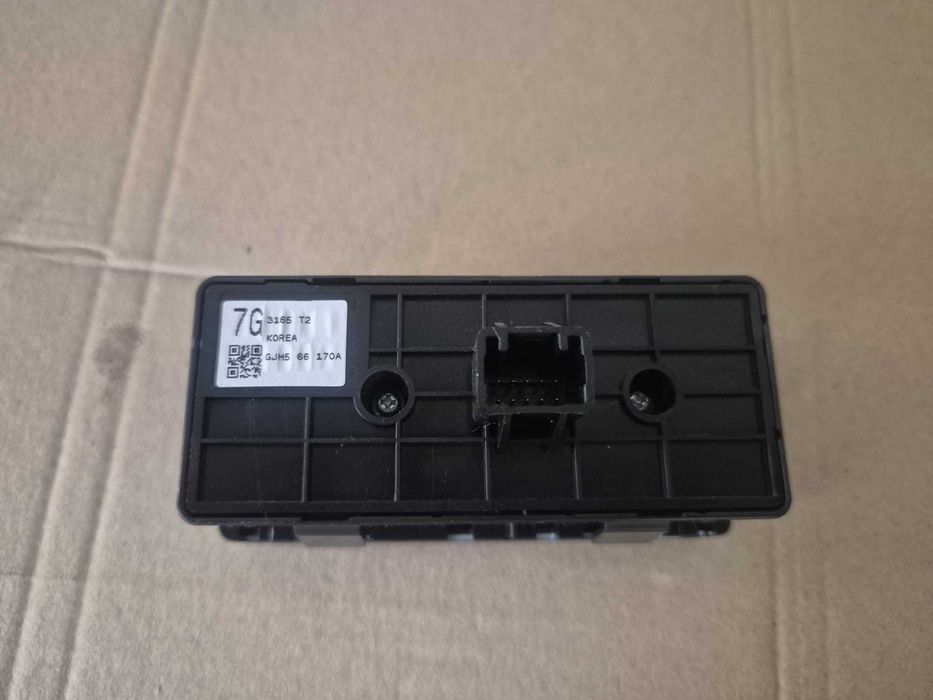 Oryginalny panel sterowania GJH566170A Mazda 3 III