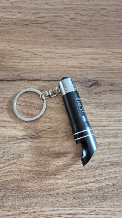 Nowa mini latarka bryloczek czarna