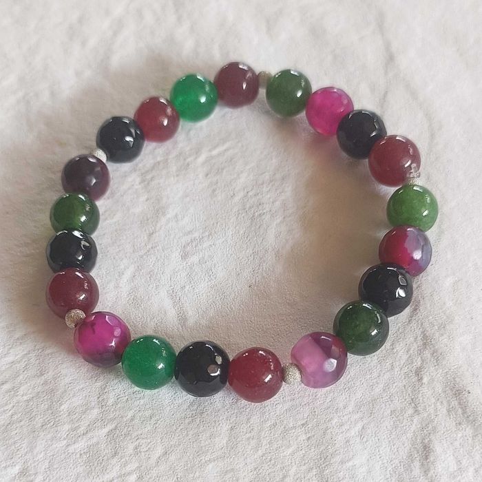 Bransoletka kamienie naturalne: agat, onyks, jadeit. Obwód 15,5 cm.