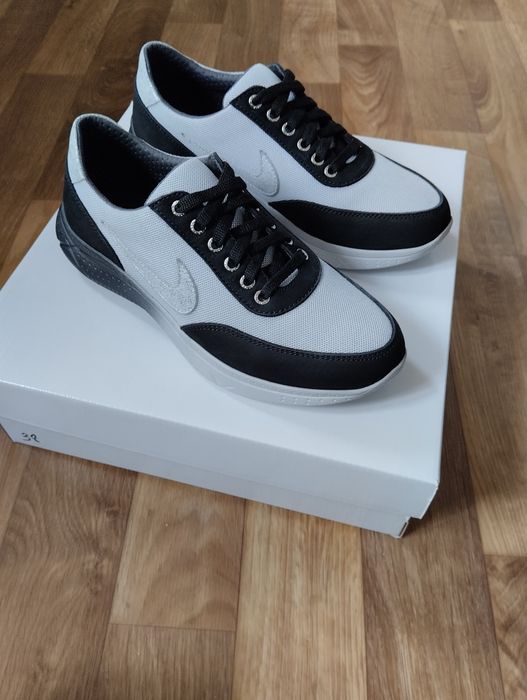 Жіночі кросівки 37розмір