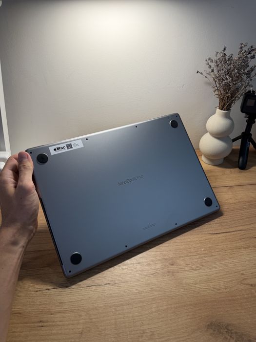 MacBook Pro 16 2023 M2 Max 38 GPU 32GB RAM 1TB SSD