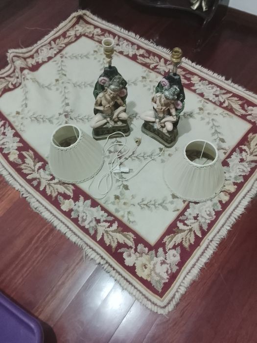 Candeeiros com abajur em gesso pintados
