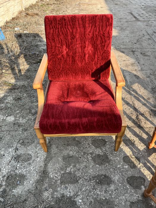 3 stołki plus fotel