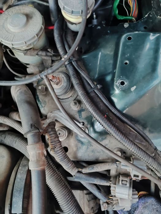 Продам авто 1998 года выпуска в доглянотому стани  сив и пойхав ходова частына зроблена мотор працюе без нарикань масла не бере