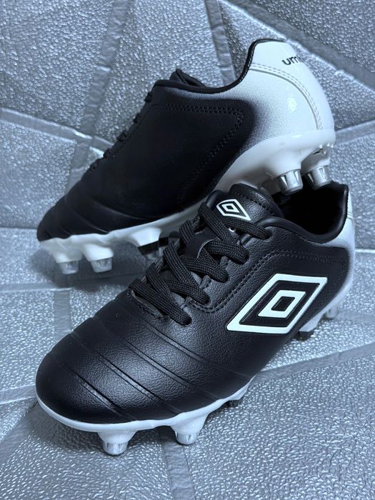 Професійні дитячі бутси для Регбі Американського футболу Umbro Calcio SG 30 розмір (19 см устілька) довгі металеві зйомні шипи для хлопчика