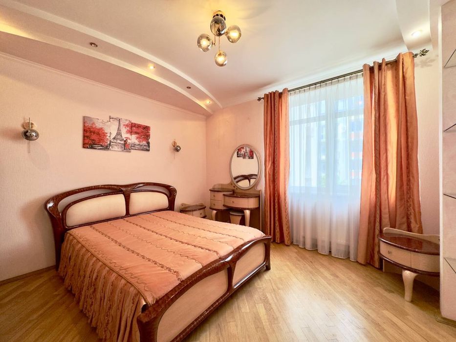 Здам 3х кімнатну квартиру в центрі!