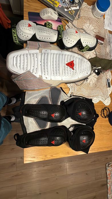 zbroja pancerz  plus nakolanniki Dainese snowboard motocross