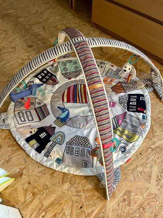 Mata edukacyjna Skip Hop Wesołe Podwórko plus zwierzaki