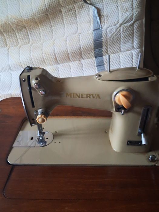 Minerva – mocna maszyna do szycia w stoliku, dobra cena