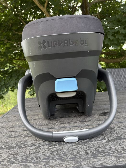 Fotelik samochodowy z bazą UPPAbaby Mesa i-Size nosidełko łupina