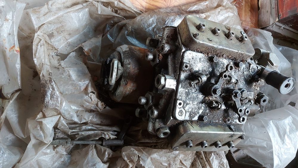 Паливний насос високого тиску, зубчасте колесо, колінчастий вал