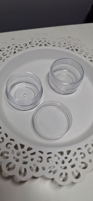 Mini zestaw pojemników na kosmetyki do podróży słoiczki pilnik gąbeczk