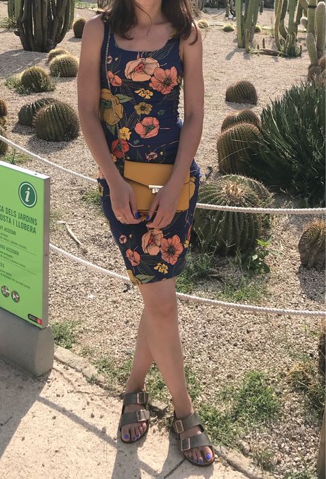 Плаття приталене