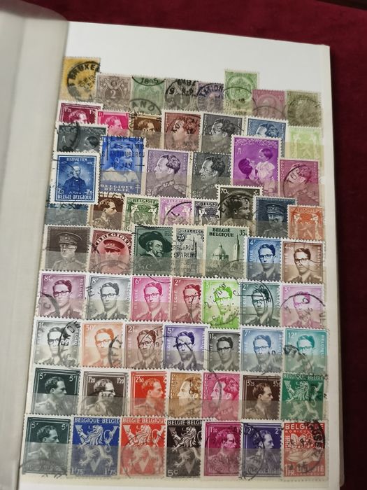 Classificador com 400 selos diferentes Bélgica