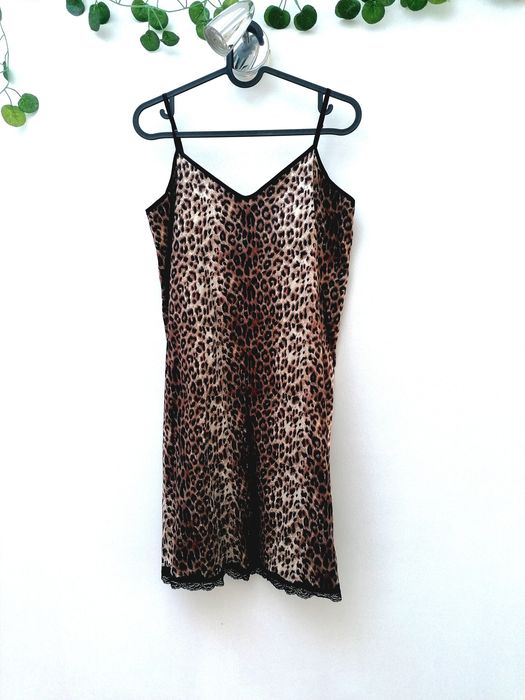 Vestido de Noite com Padrão Tigresa