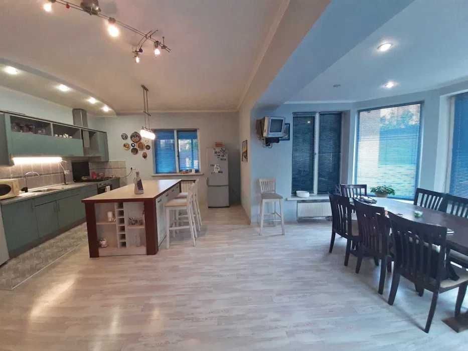 Подобова аренда будинку.Софіївська Борщагівка.Басейн.Банька!