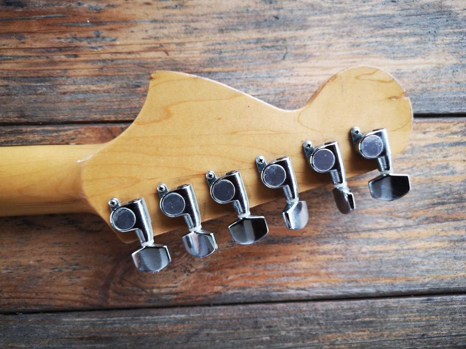 Melody Stratocaster (anos 70)