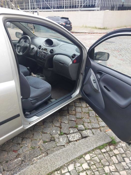 Toyota Yaris 2001 1.0 vvt-i