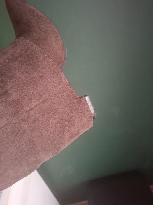 Zamszowe kozaki w kolorze czekoladowym