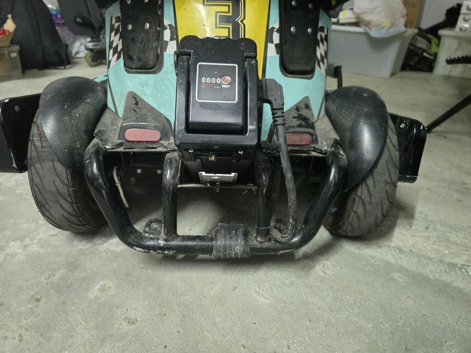 Vende-se kart elétrico MAYBACH em ótimo estado.