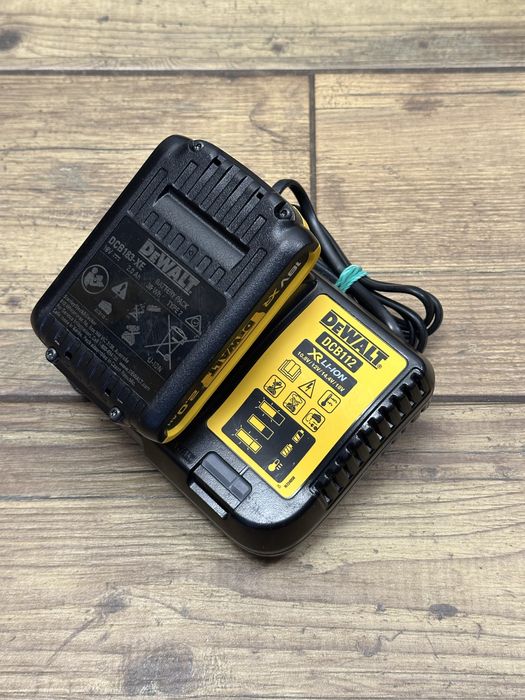 [Zestaw zasilający DeWalt] Akumulator 18V 2 Ah 2023r. | ładowarka DCB112