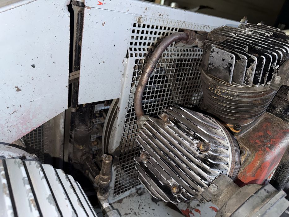 Bardzo wydajny kompresor boge sk45 1830l / min   300l zbiornik