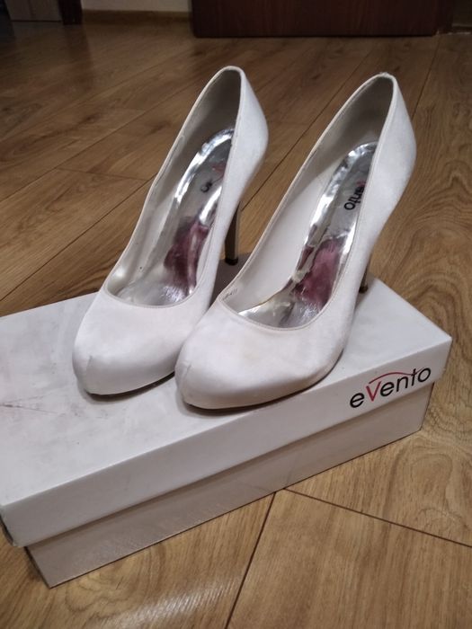 Buty ślubne biale satynowe 38