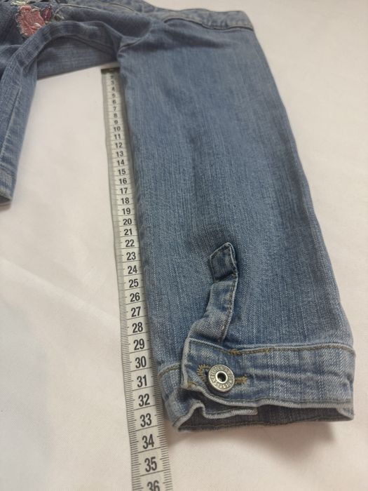 Jeansowa haftowana kurtka z odkrytymi ramionami Authentic Style