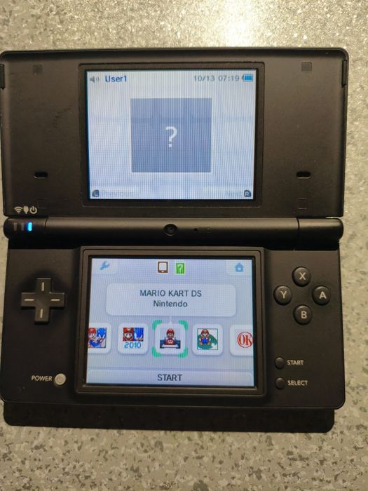 Nintendo DSI + carregador + Twilight Menu++