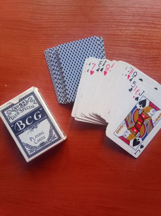 Карты, шашки, шахматы.