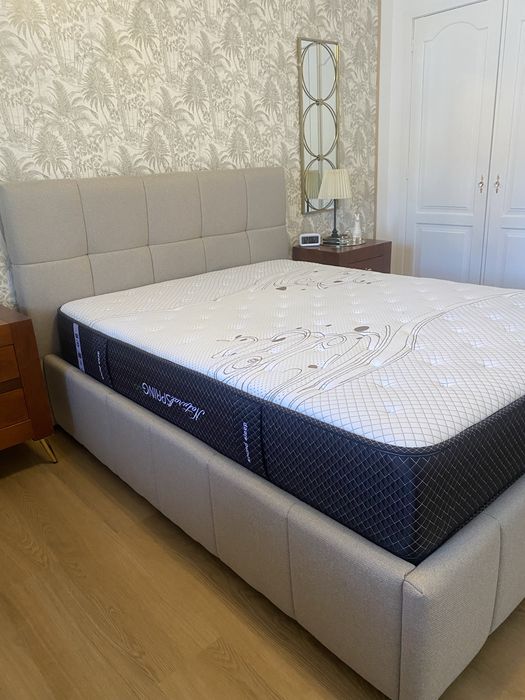 Cama 140x190 com colchão de qualidade, pouquissimo utilizados.