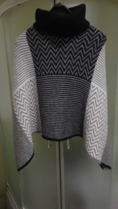 Made in Italy  Damskie ponczo / narzutka z golfem, 70% Wełna, Roz S-L