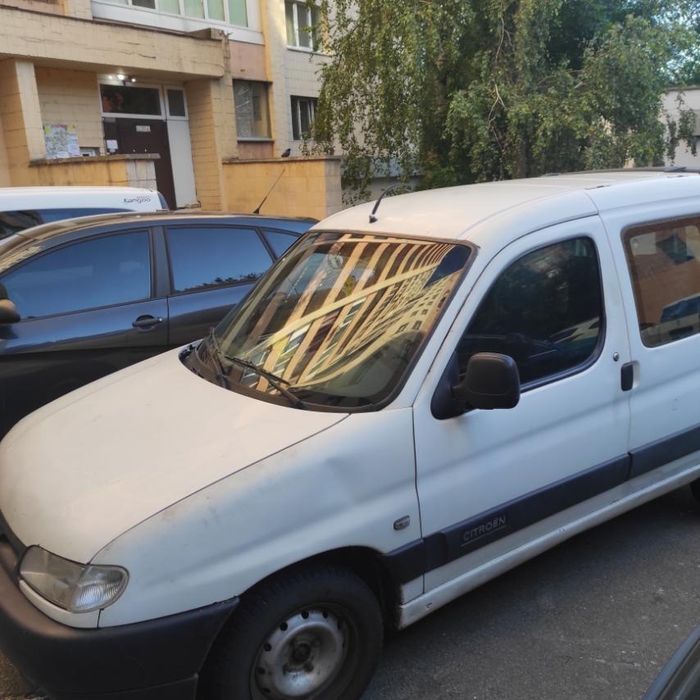 Продається авто 2001 року Сітроен берлінго,дизель 1.9 двигун W8 звичайний