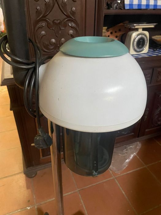 Lupa com luz estética