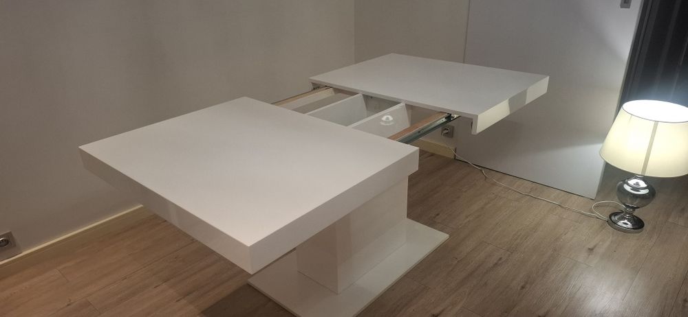 Stół do salonu lakierowany