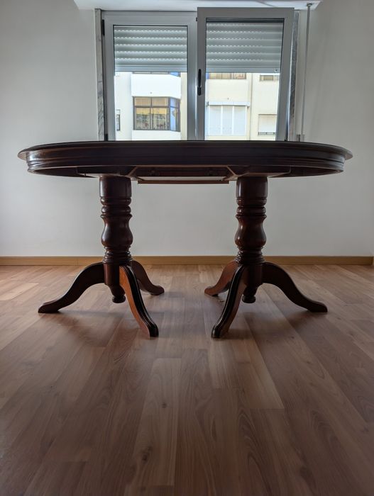 Mesa Extensível de Madeira Escura
