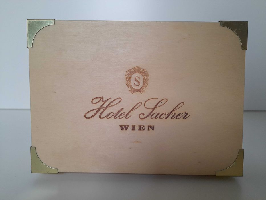 Oryginalne drewniane pudełko Hotel Sacher Austria kolekcja lat 90tych