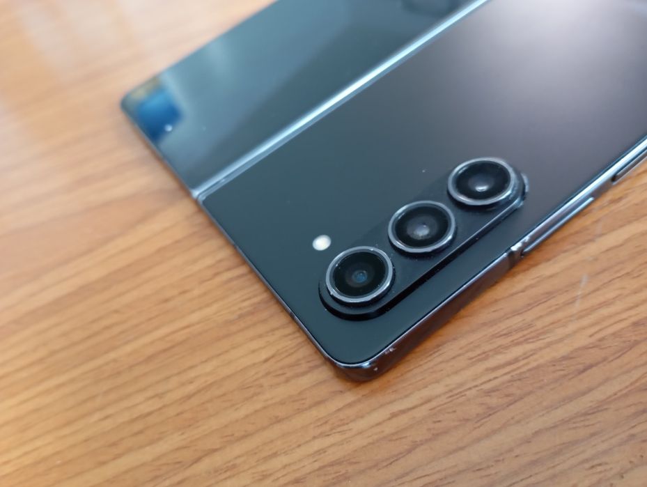 Samsung Galaxy Z Fold 5 – Ideal para reparação ou uso com ecrã externo