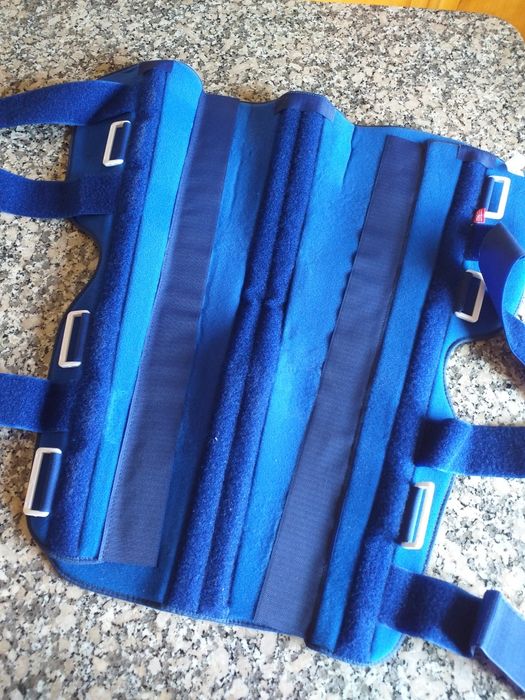 Tala imobilizada de joelho