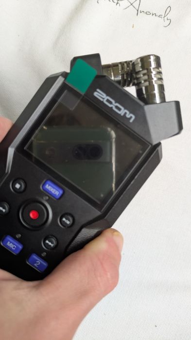 Рекордер Zoom h4 essential