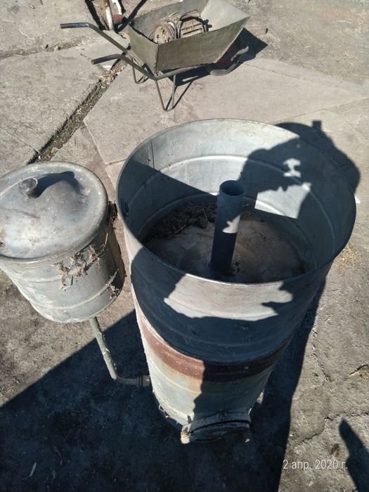 Титан на дровах для нагревания воды.