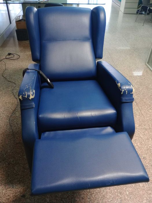 Cadeirão / Poltrona Articulada Eléctrica em Pele Sintética