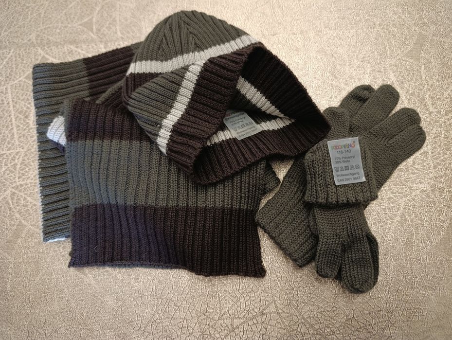 Conjunto cachecol, gorro e luvas (7-8 anos)