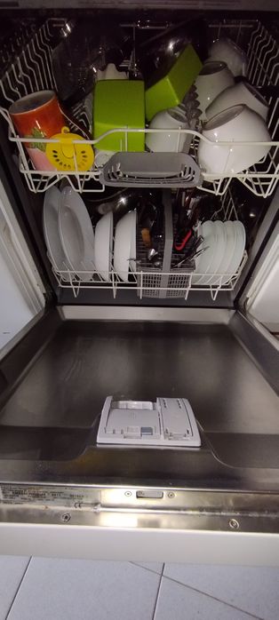 Máquina loiça Bosch, precisa com entrega?